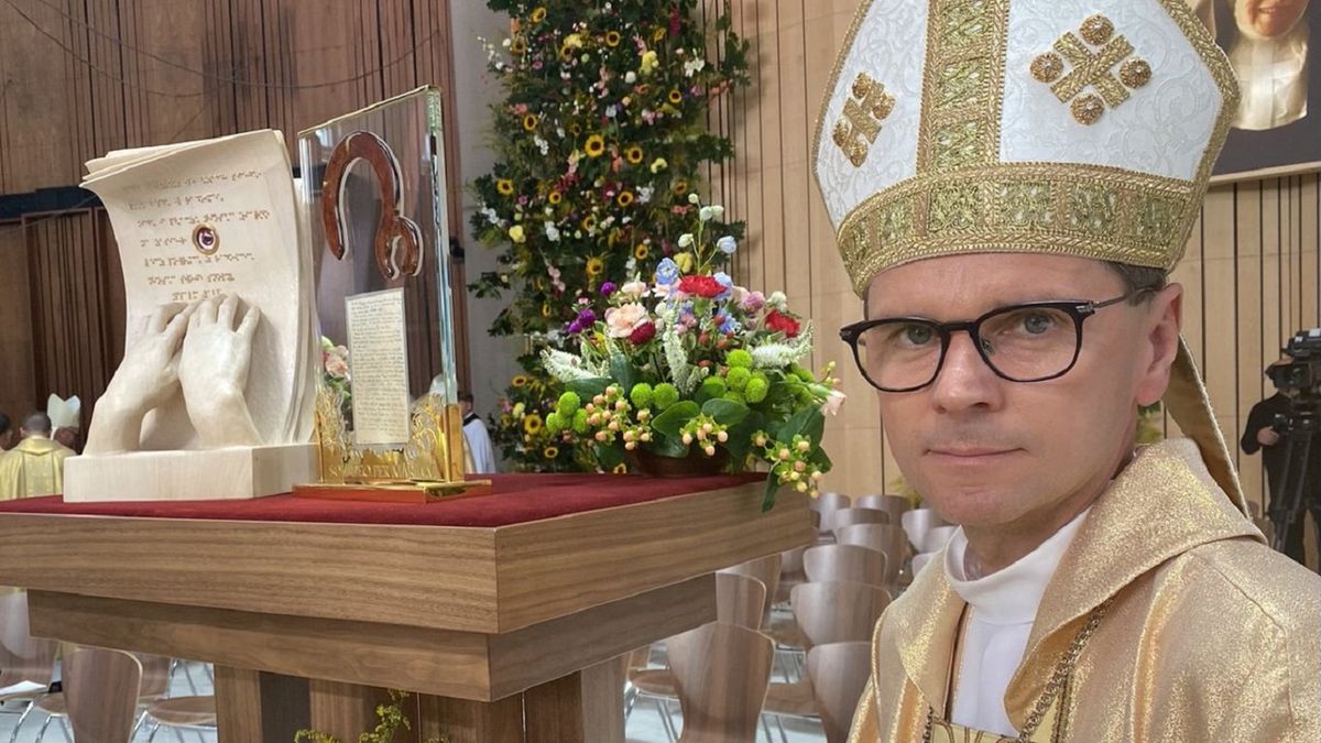 Bp Mirosław Milewski wyraził obawy o przyszłość Kościoła w Polsce.