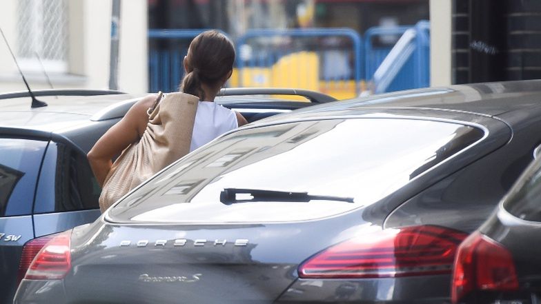 Kinga Rusin wozi się po stolicy porsche za 300 tysięcy 