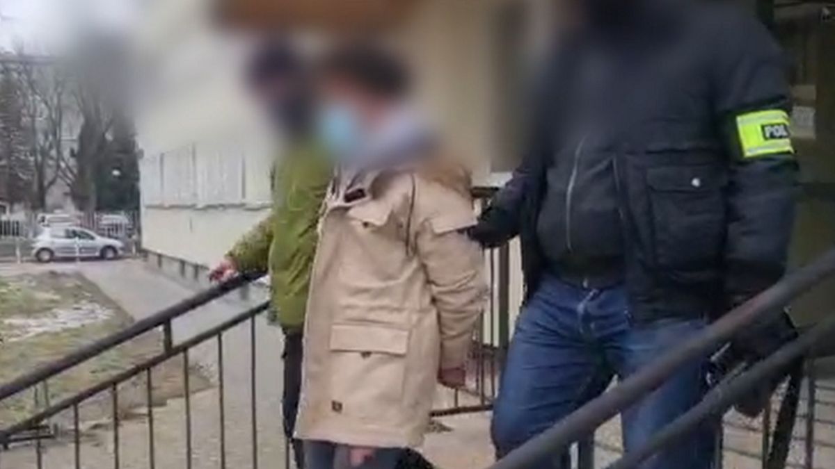 Kryminalni z komendy na warszawskiej Ochocie zatrzymali 13-latka, który podawał się za wnuczka pokrzywdzonego i uczestniczył w oszustwie "na wypadek". 