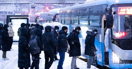 Dwa razy wyższe rachunki za gaz. "Zmniejszają ogrzewanie i śpią w namiotach"