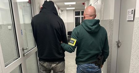 Oleśnica: Policjant po służbie rozpoznał w sklepie złodzieja, który wcześniej ukradł skaner. Miał go w domu