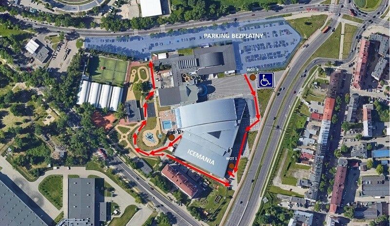 Bezpłatny parking przed punktem szczepień powszechnych w Icemanii