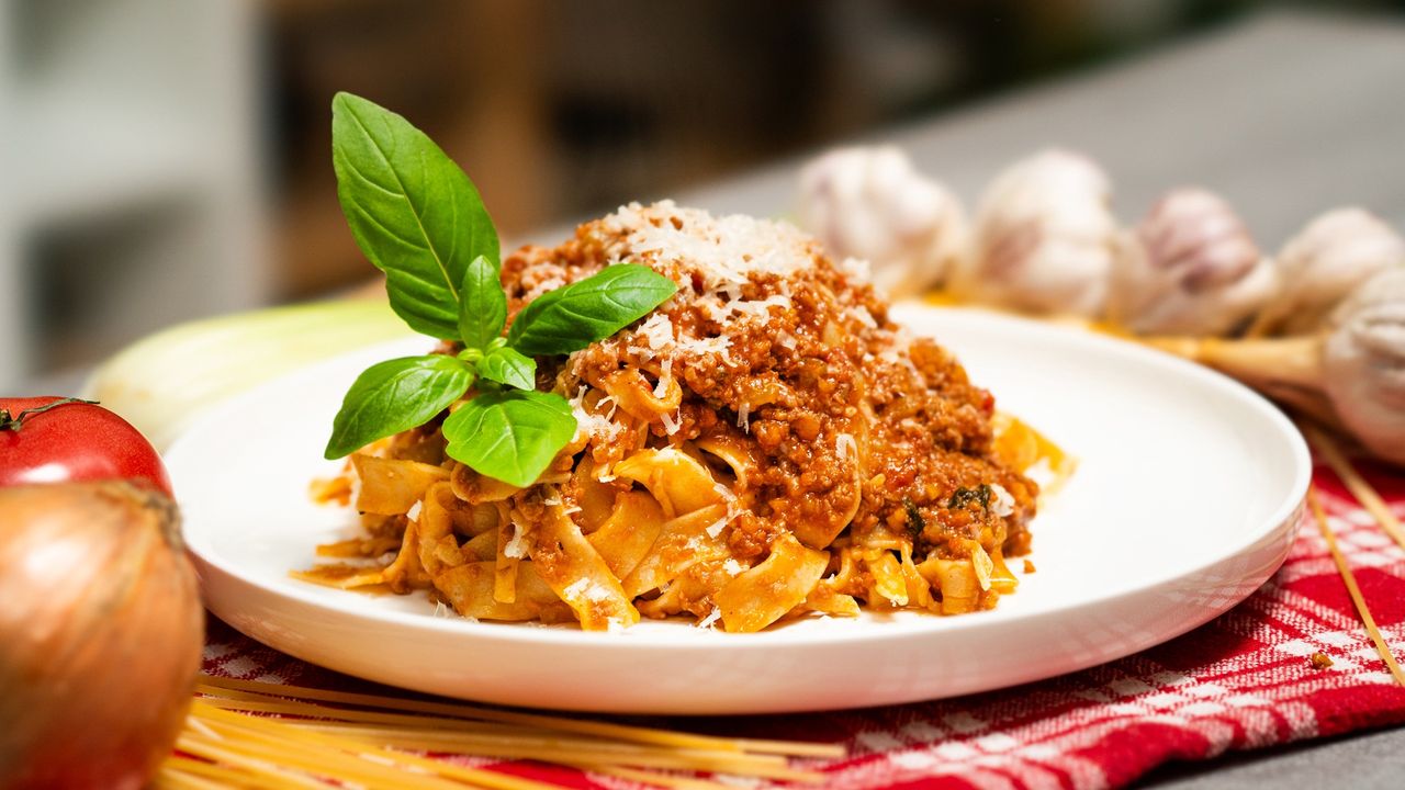 Spaghetti bolognese jak u włoskiej nonny. Tradycyjny przepis prosto z Italii