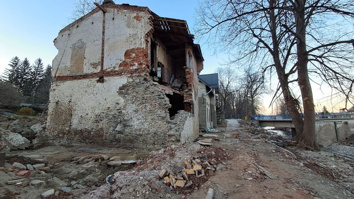 Zniszczenia w Stroniu Śląskim po dwóch miesiącach od powodzi