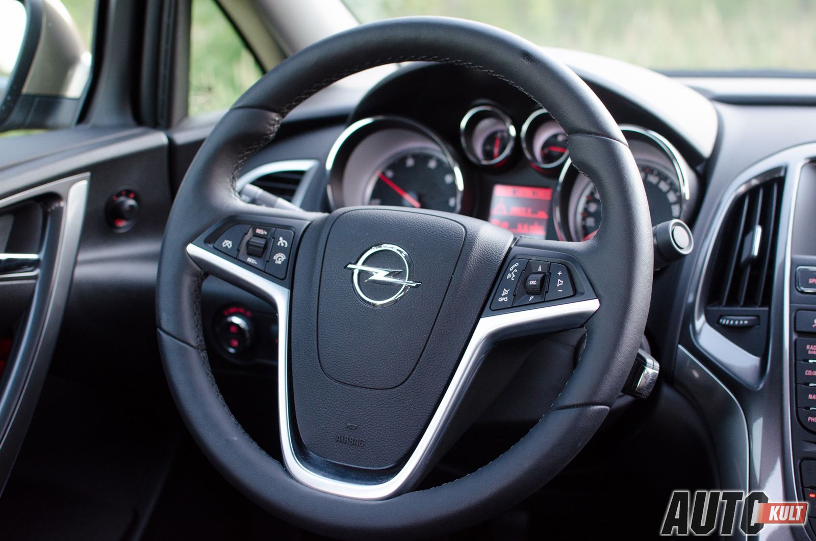 Opel Astra Tourer 1,4 Turbo LPGTEC Enjoy vs. Opel Astra Sedan 1,7 CDTI Business - test [galeria] 29