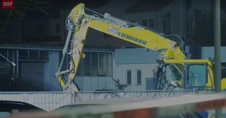 Niemiec ukradł koparkę i doprowadził do karambolu. Musieli go zastrzelić