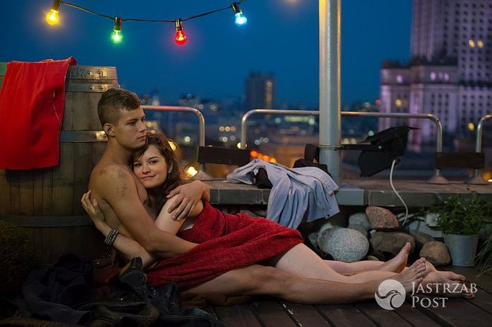 Na Wspólnej, odcinek 2198, Dominik (Mateusz Gasiewski), Kasia (Julia Chatys), foto: TVN/Radek Orzeł