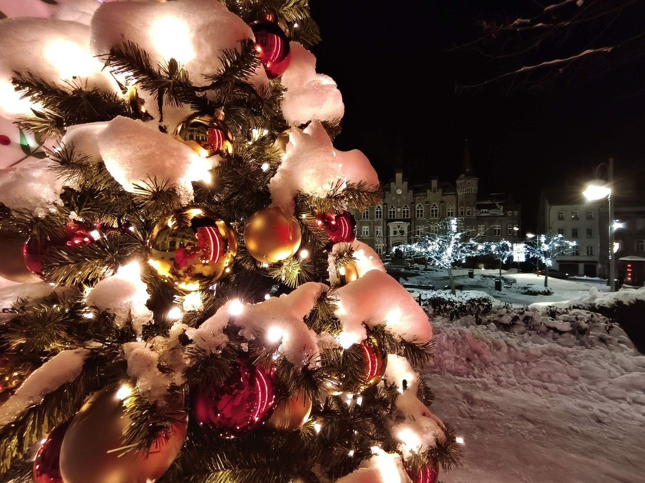 Wałbrzych: Niesamowite, bajkowe centrum w śniegu i z nowymi ozdobami