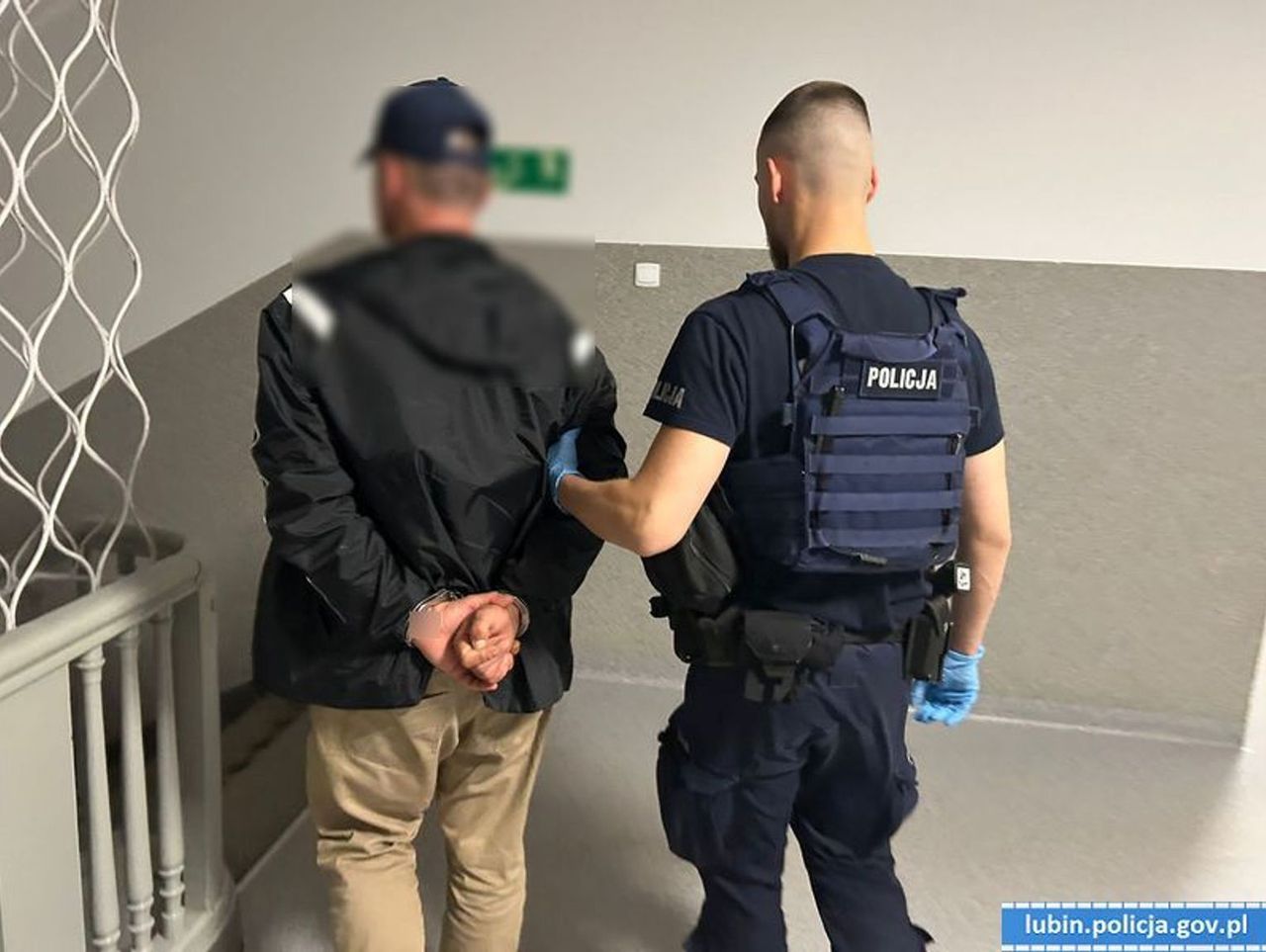 Lubin: Poszedł kraść do sklepu z narkotykami w kieszeni i poszarpał się z ochroniarzem