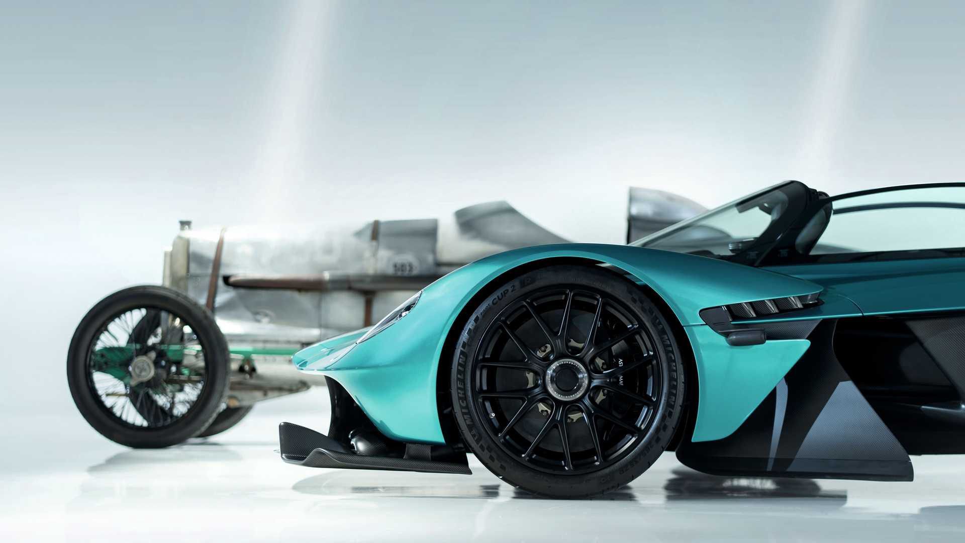 Aston Martin Valkyrie i Razor Blade