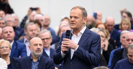 Zakaz handlu zniesiony? Tusk: "Padło 30 tys. sklepów"