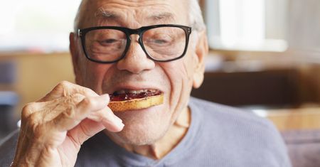 Naukowcy zbadali dietę długowieczności. Kluczowy jest jeden składnik