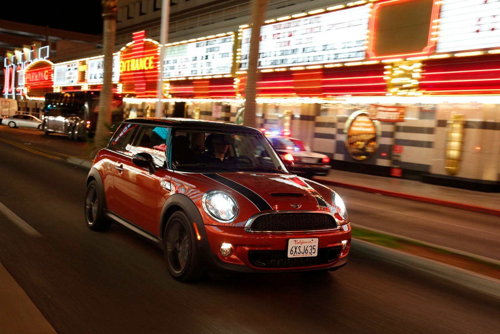 Galeria Mini jako celebracja sprzedaży półmilionowego egzemplarza w USA 203