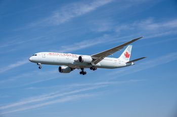 Pilot Air Canada z zarzutami. Przez 17 lat latał bez licencji