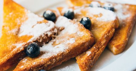 Uwielbiam na słodko i w wersji wytrawnej. Czerstwe pieczywo w parę chwil staje się miękkie i smaczne
