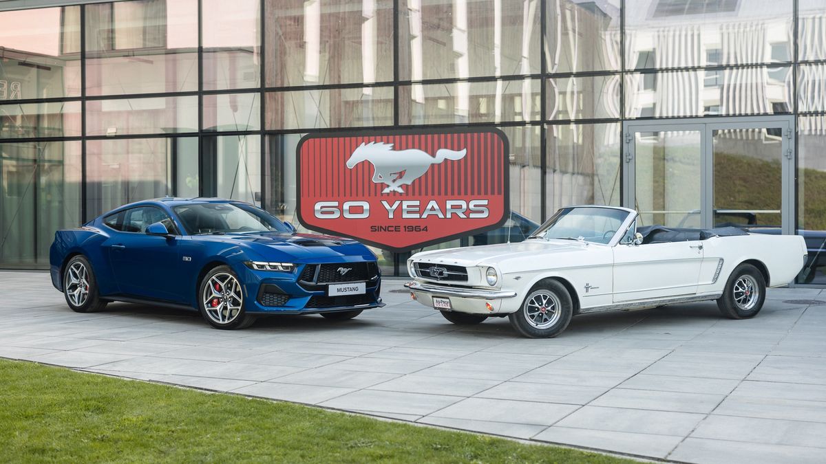 Ford Mustang siódmej i pierwszej generacji