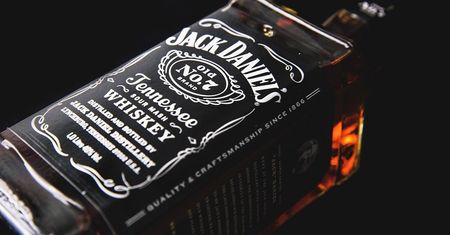 Upodobał sobie jeden gatunek whisky, który kradł w różnych sklepach