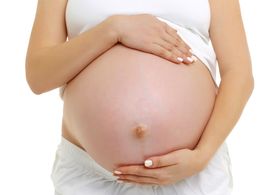 Przepuklina kresy białej w ciąży - objawy, leczenie