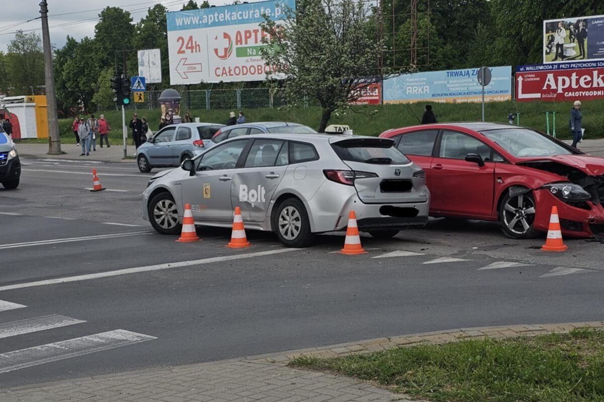 Zderzenie trzech aut na skrzyżowaniu ul. Zana i Jana Sawy w Lublinie