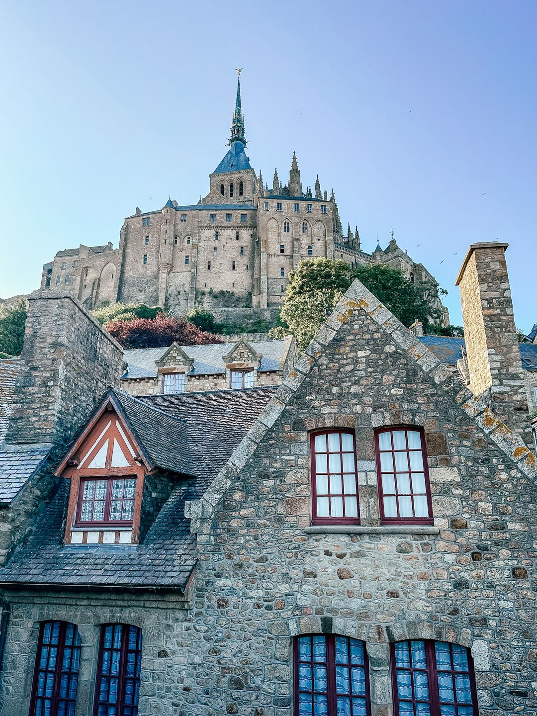 Opactwo Mont Saint-Michel góruje nad zatoką o tej samej nazwie