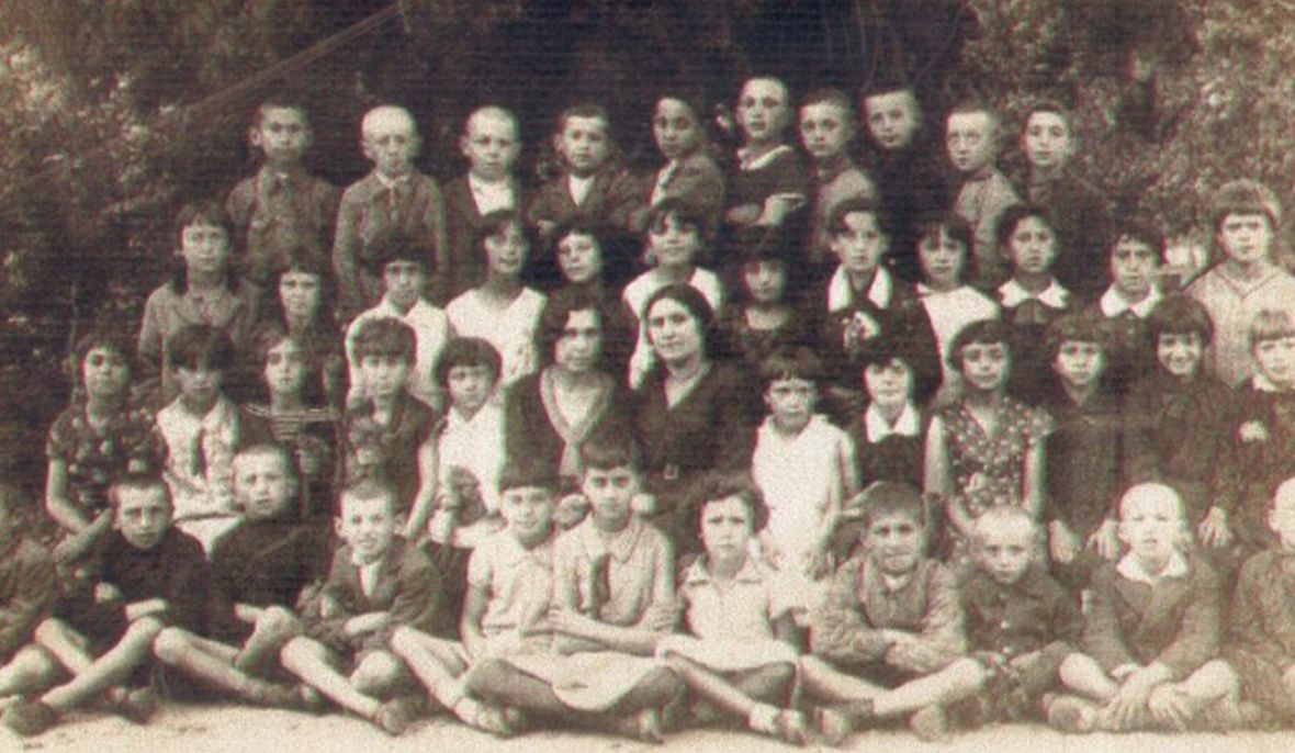 Grupa żydowskich dzieci z nauczycielami, Jedwabne 1938