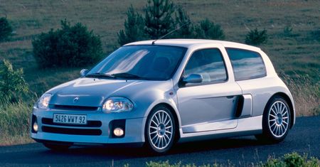 Miało być Twingo z silnikiem Ferrari, ale powstało to - nieznana historia Renault Clio V6
