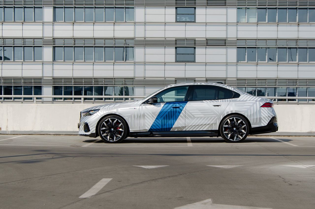 BMW i5 M60