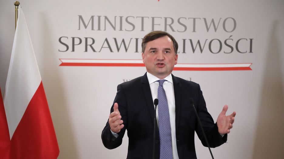 Uchwały anty-LGBT. Ziobro mówi o "brutalnym szantażu" ze strony UE
