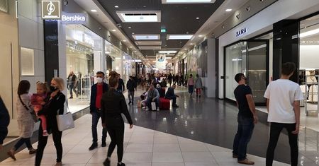 Nowe obostrzenia od dziś. Co się zmienia 1 grudnia? Limity w sklepach, w kościele