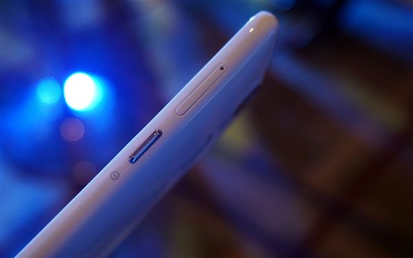 ZTE Blade A1 to jeden z najtańszych smartfonów z czytnikiem linii pailarnych 10