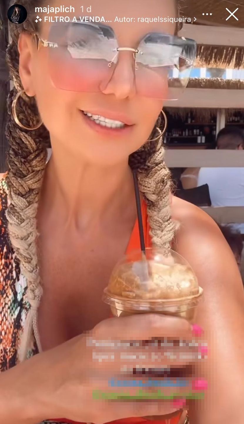 Maja Rutkowski w bikini świeci kryształkami na zębach