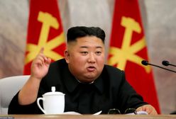 Koronawirus. Korea Północna bawi się w chowanego? Kim Dzong Un zaprzecza nowym infekcjom