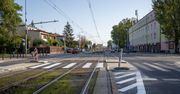 Warszawa. Ulica Obozowa przyjazna dla pieszych. Pojawiły się azyle