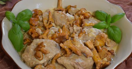 Polędwiczki w sosie kurkowym. Zrób na obiad klasyk z grzybami