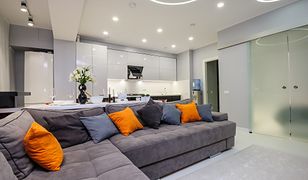 Jak zaplanować oświetlenie w domu? Projekt oświetlenia salonu, kuchni i łazienki