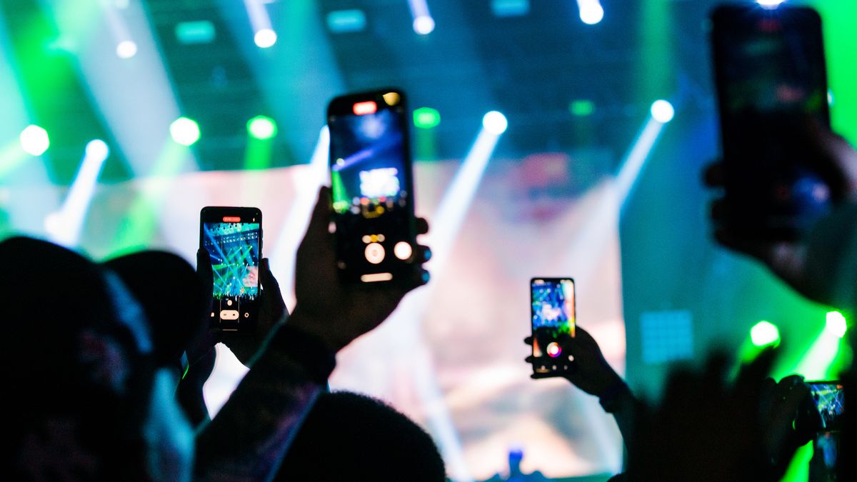 SAO PAULO, BRAZIL - APRIL 2: Concertgoers record videos and take photos with their smartphones as Wu-Tang Clan perform live on stage at Espaco Unimed on April 2, 2023 in Sao Paulo, Brazil.(Photo by Mauricio Santana/Getty Images)
