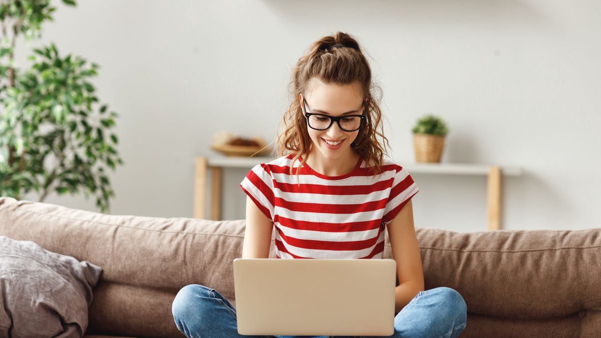 Aby założyć konto potrzebny Ci jest smartfon lub komputer z kamerą internetową i dowód osobisty 