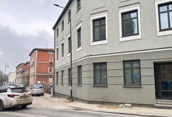 Bydgoszcz: Latarnia w centrum przestawiona. Ulica Świętej Trójcy pięknieje z dnia na dzień