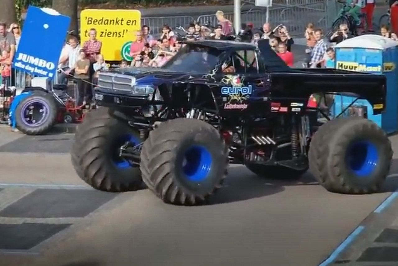Trójka ludzi zginęła w wypadku z udziałem monster trucka na pokazie w Holandii [18+]