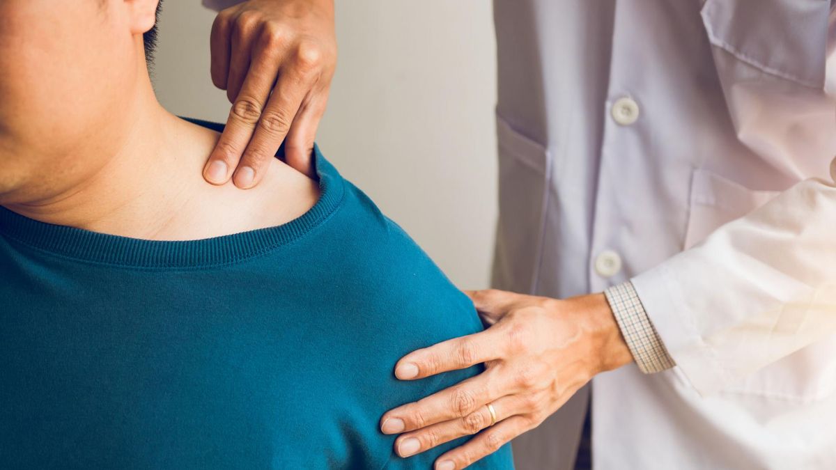 Ból obojczyka może być spowodowany przeciążeniem mięśni.