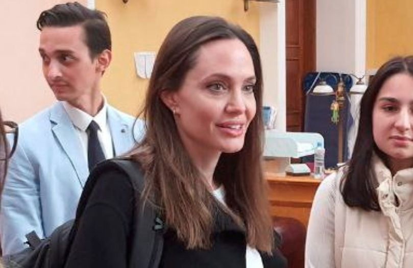Angelina Jolie spotkała się z wolontriuszami na dworcu we Lwowie