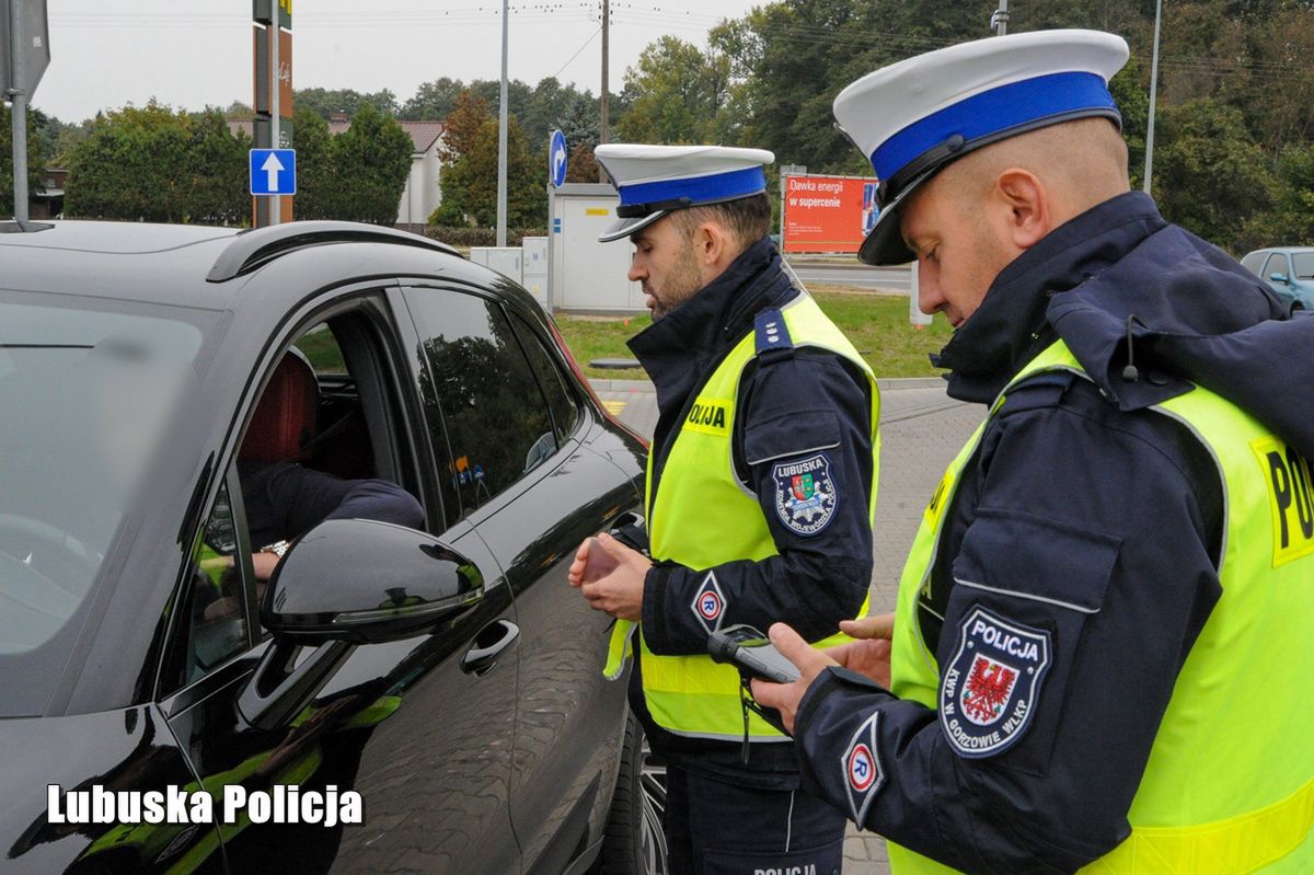 Mandat za jazdę w okularach. Przepisy są jasne