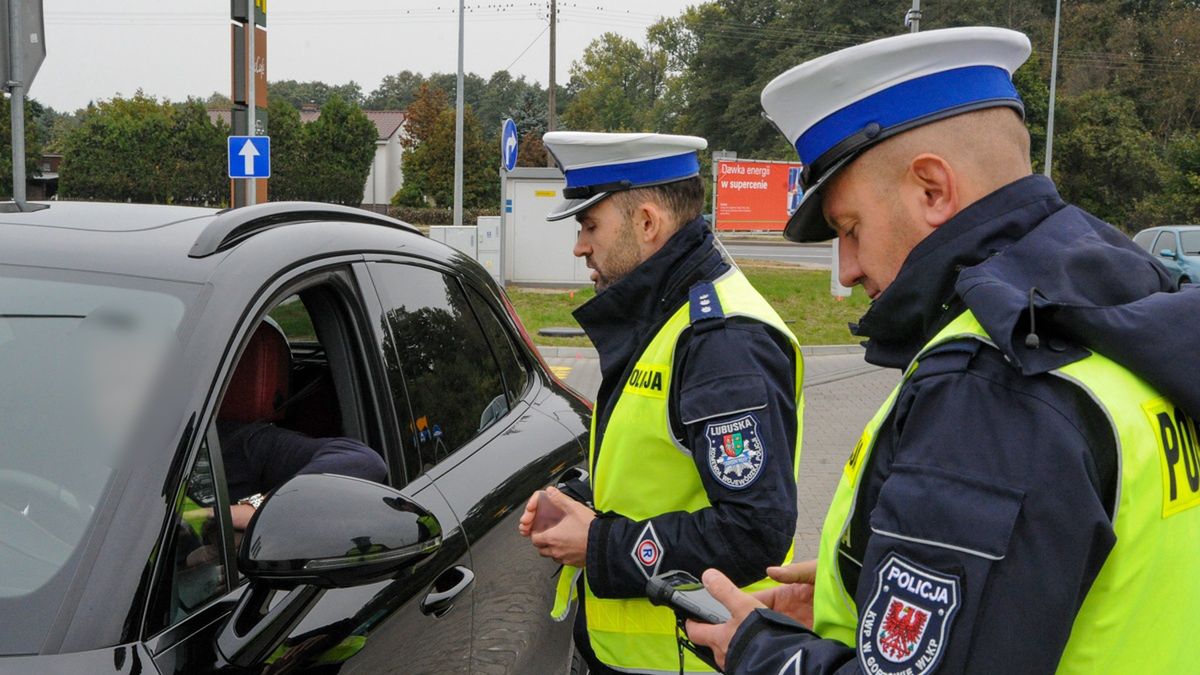 Mandat za jazdę w okularach. Kierowca może się zdziwić