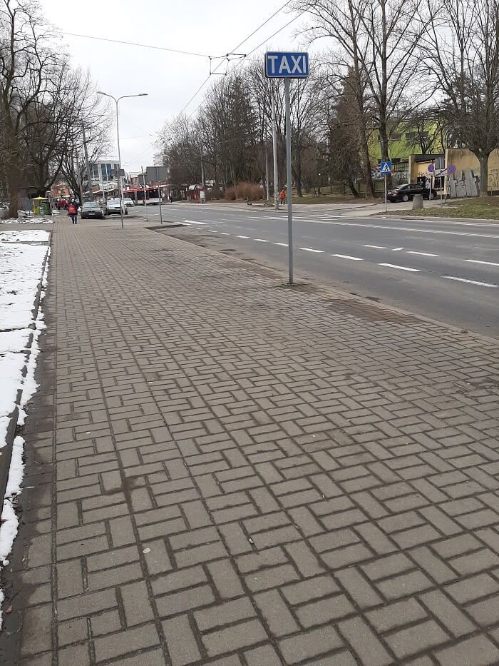 Urzędnicy zlikwidowali miejsca parkingowe by zrobić postój dla taksówek