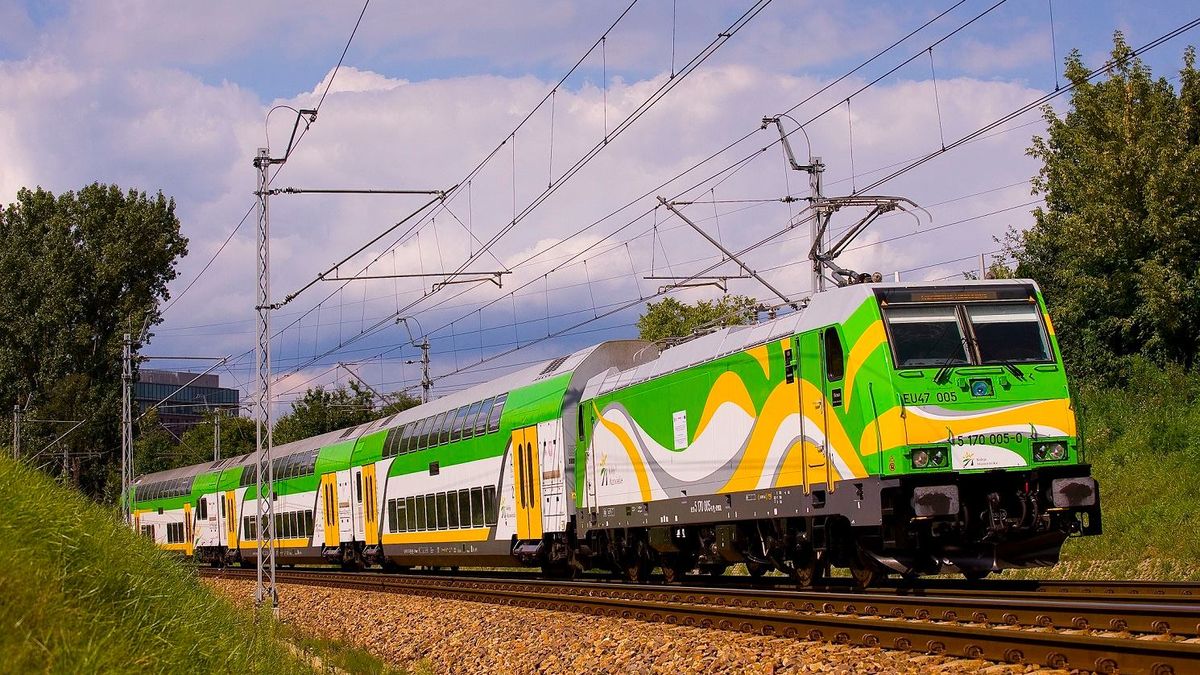 Rząd chciałby, aby przez pewien czas bilety kolejowe i autobusowe były obłożone niższym VAT-em