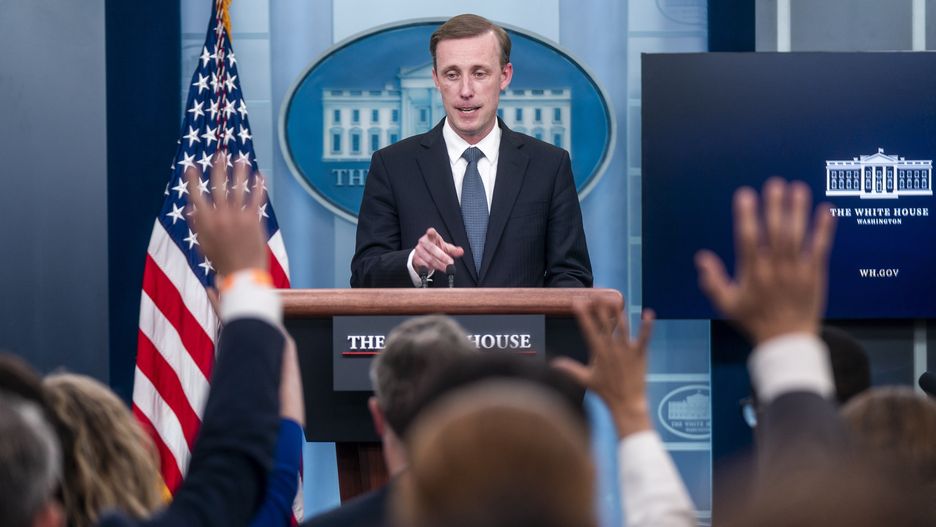 National Security Advisor Jake Sullivan responds to a question from the news media during the White House daily briefing at the White House in Washington, DC, USA 11 July 2022. Sullivan responded to questions on President Biden's upcoming trip to Saudi Arabia, Russia's war in Ukraine and the war in Yemen. EPA/SHAWN THEW Dostawca: PAP/EPA.