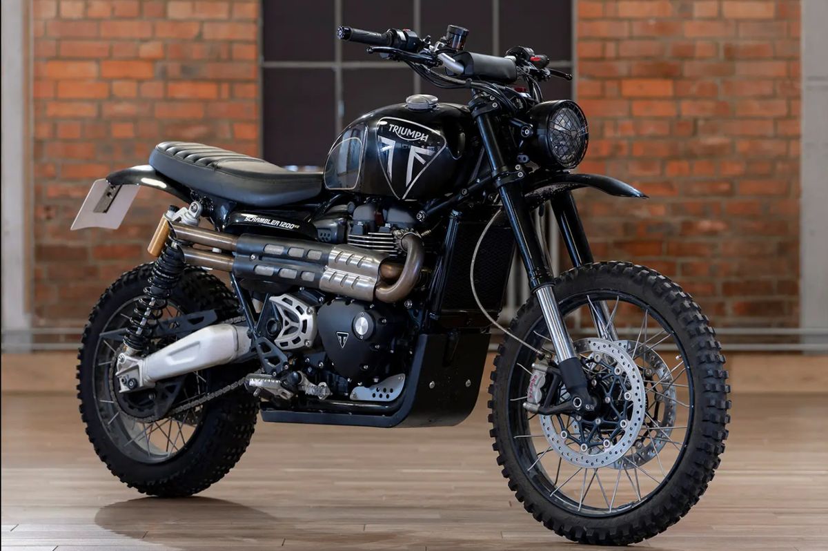 Triumph Scrambler Jamesa Bonda