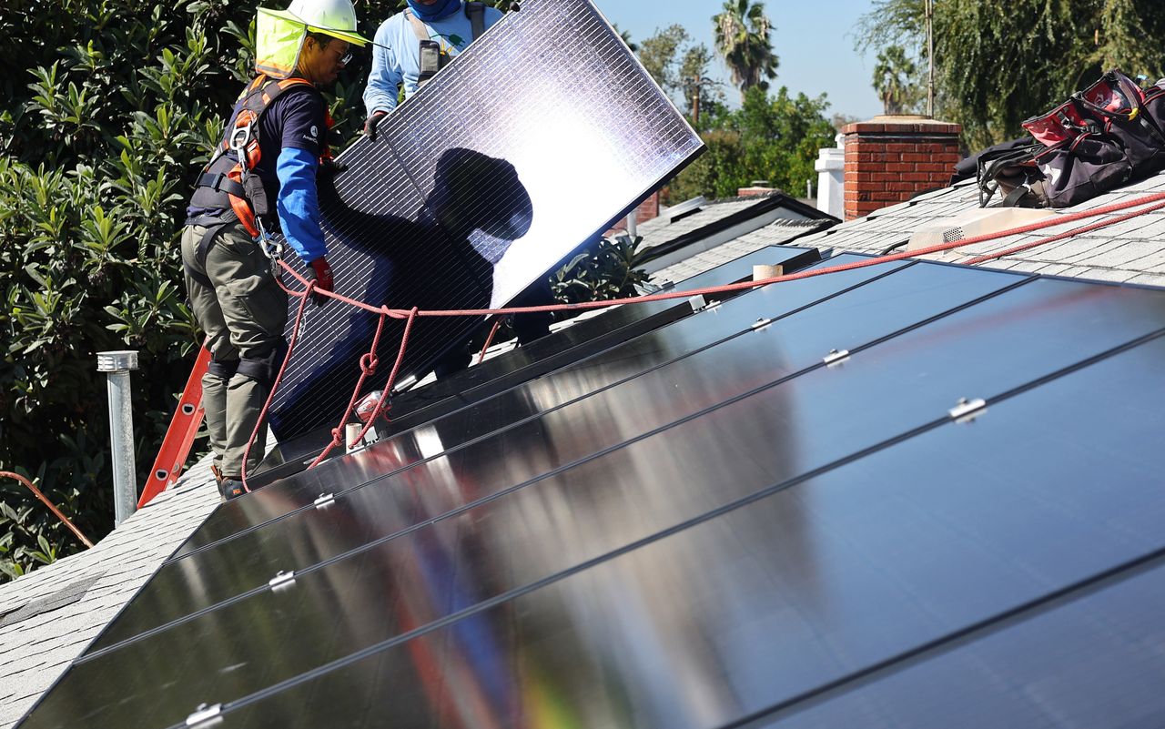 Experts say that solar energy can become the main source of energy in the world