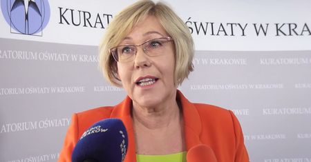 Formowanie rządu jak "gody modliszek". Kuriozalny wpis kurator Nowak