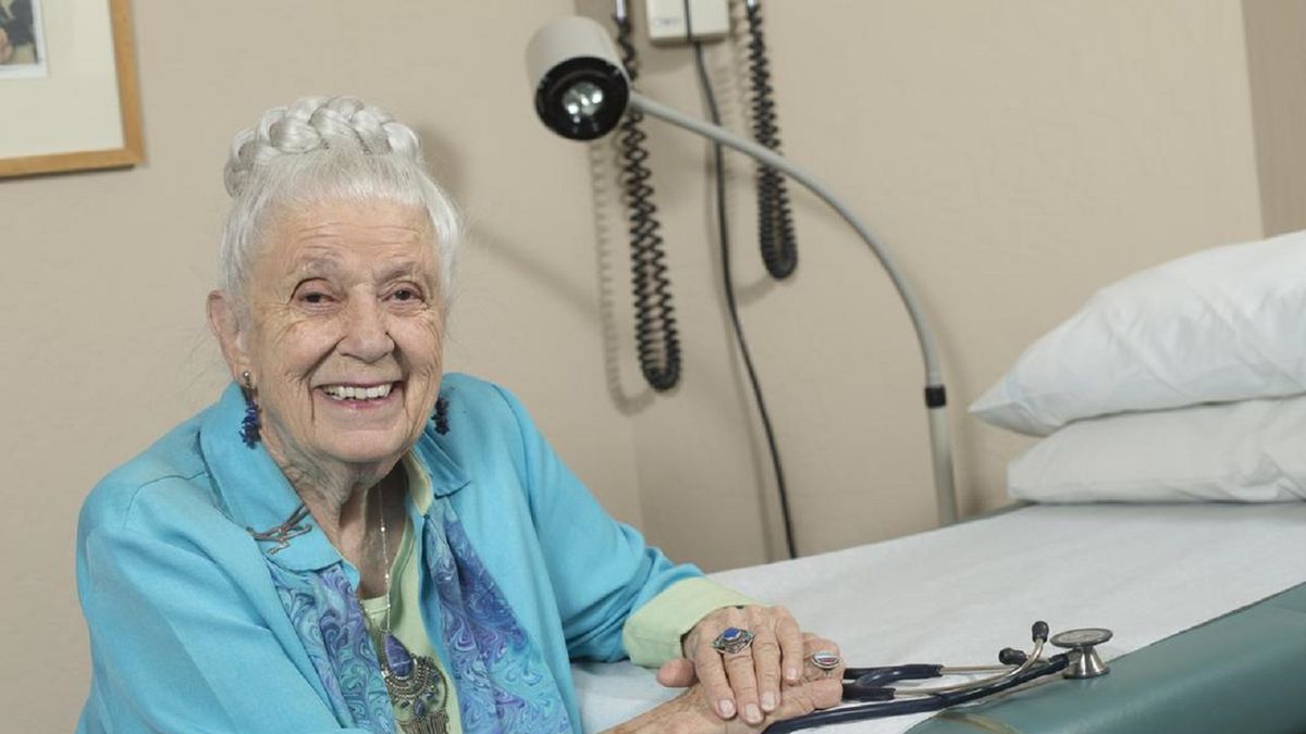 Ma 102 lata. Dr Gladys wciąż jest aktywna zawodowo